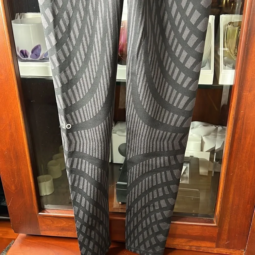 ALO YOGA High-Waist Airbrush Full length legging in Black Arches Size S